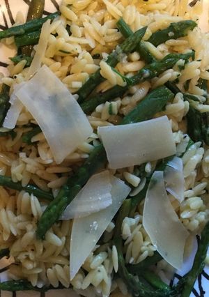 A picture of Garlic Asparagus and Orzo.