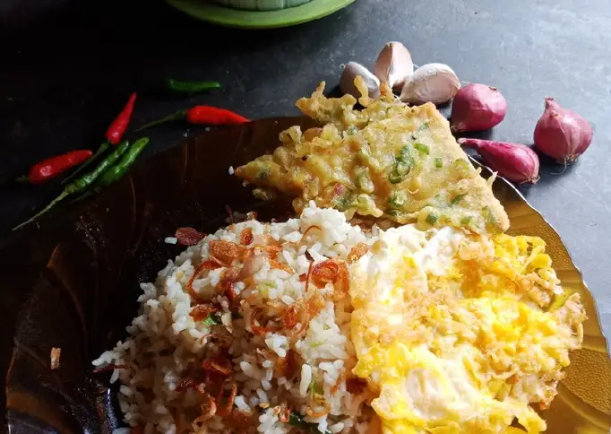 Nasi goreng si mbah ku (nasi goreng kampung)