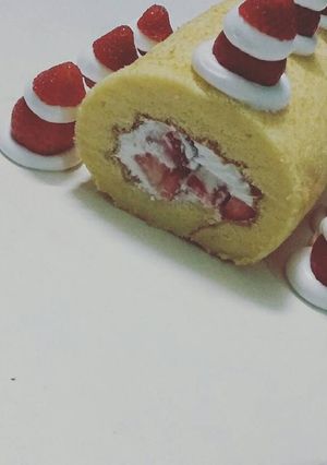 Hình của món Bông Lan cuộn hoa quả.