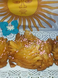 Una foto de Pastelitos Criollos hojaldrados
