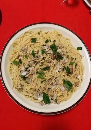 Foto di Spaghetti alle vongole e pinoli