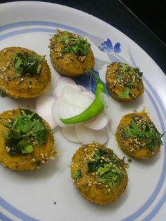 સ્પાઈસી મગ કેક(spicy mag cake in gujrati) રેસીપી મુખ્ય ફોટો