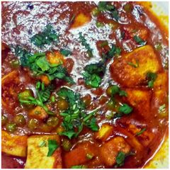 A picture of Matar paneer.