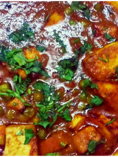 A picture of Matar paneer.