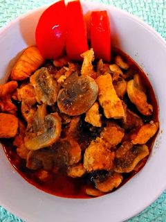 Gombás csirkemell pörkölt recept fotója