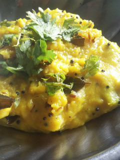 A picture of Tandlachi Ukhad(rice flour upma).