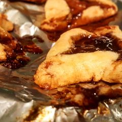 A picture of Hamentaschen/Easy Cookie.