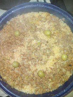 Una foto de Paella de carne al vino tinto