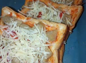 Foto resep Kreasi roti tawar: pizza homemade toping baso keju