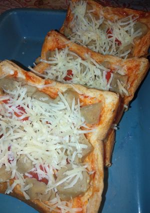Foto resep Kreasi roti tawar: pizza homemade toping baso keju