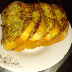 A picture of French toast bread.