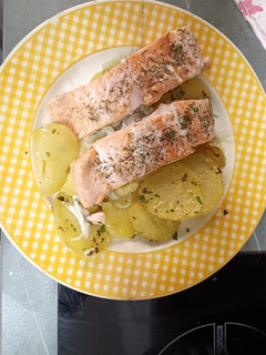Una foto de Salmón al horno sencillo