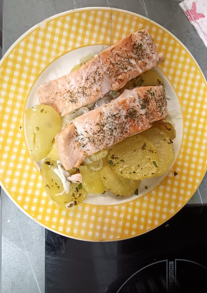 Una foto de Salmón al horno sencillo
