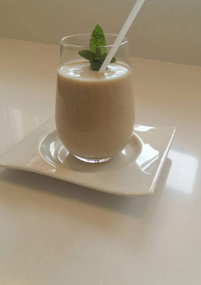 Una foto de Batido de leche, galletas y plátano