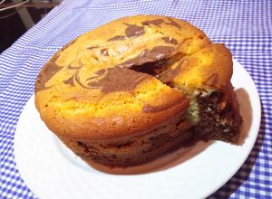 Una foto de Bizcocho de queso marmolado de cacao