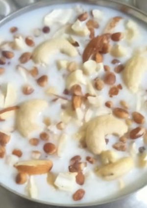 क्रीमी ड्राई फ्रूट्स राइस खीर(creamy dry fruits rice kheer recipe in Hindi) रेसिपी मुख्य फोटो