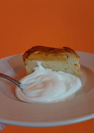 Una foto de Budín de pan con manzanas