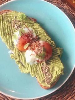 Foto de Pão com Ovo e Abacate