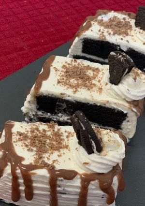A picture of 3 ingrediants oreo pastry. Baked in frypan. Eggless.