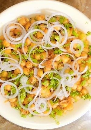 A picture of Chana Chat.
