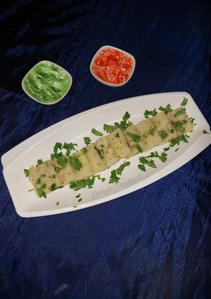 સોજી ઢોકળા (Sooji Dhokla Recipe In Gujarati) રેસીપી મુખ્ય ફોટો