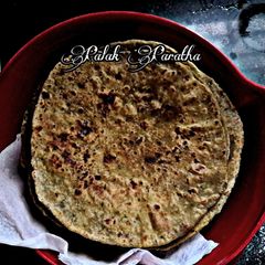 A picture of Palak Paratha.