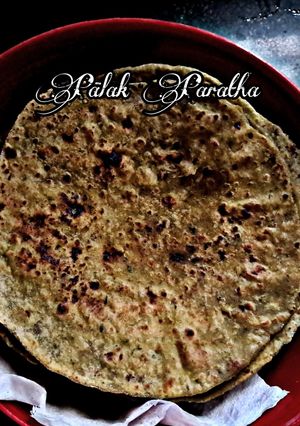 A picture of Palak Paratha.