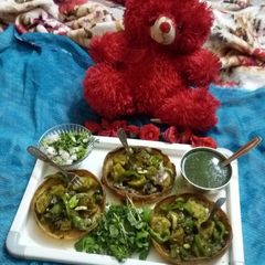 A picture of Kiwi  Manchurian Gravy With Wheat Plate.
