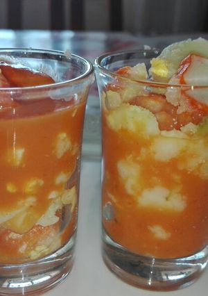 Foto principal de Ensaladilla con salmorejo o gazpacho