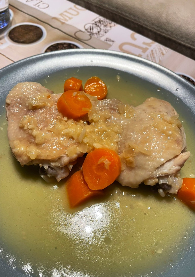 Una foto de Muslos de pollo