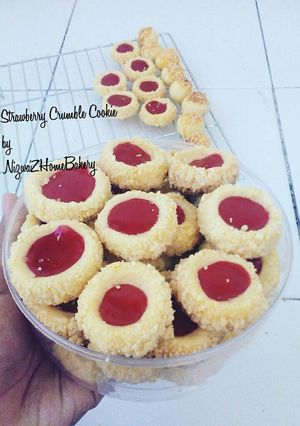Foto resep Strawberry Crumble Cookies 😋