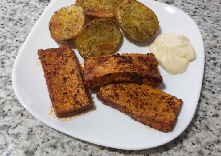 Tofu marinado con patatas al horno