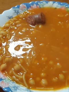 Una foto de Sopa de garbanzos con fideos