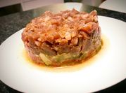 Una foto de tartar de aguacate
