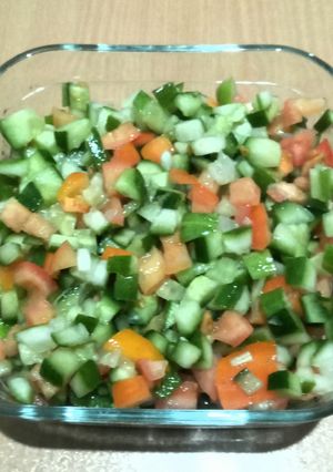 عکسی از دستور سالاد شیرازی سنتی و خوشمزه