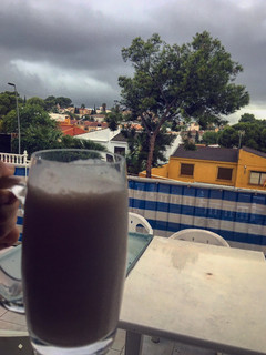 Una foto de Batido de leche de coco, zumo de manzana/piña y leche de almendras