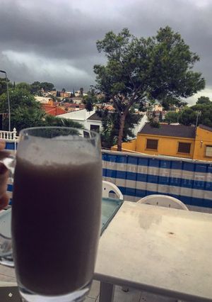 Una foto de Batido de leche de coco, zumo de manzana/piña y leche de almendras