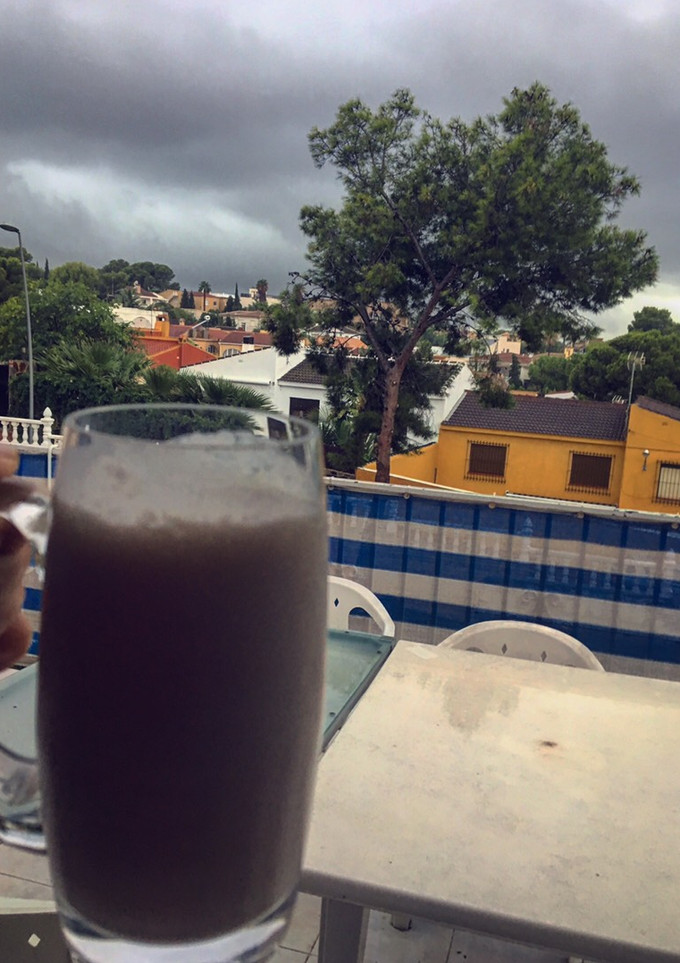 Una foto de Batido de leche de coco, zumo de manzana/piña y leche de almendras