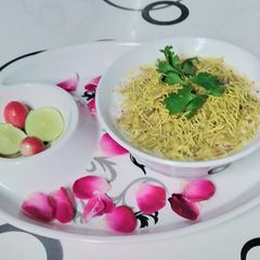 A picture of Ragda patties.