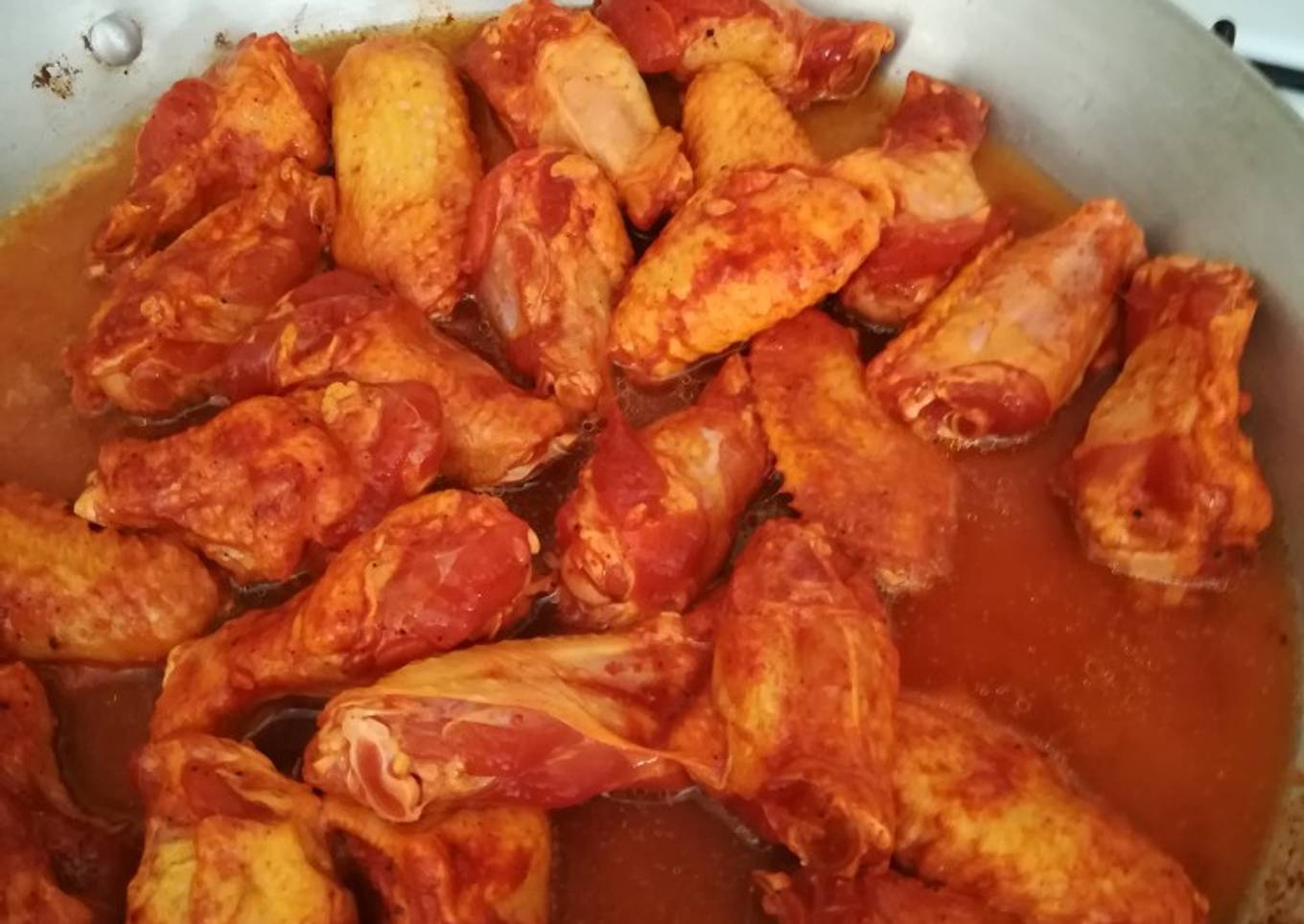 Alitas de pollo con adobo de guajillo (guindilla seca)