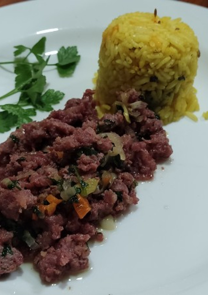 Una foto de Carne molida de res con perejil