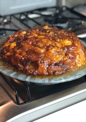 Una foto de Torta invertida manzanas y peras