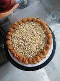 Torta de naranja cubierta con Arequipa y maní