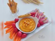 Une photo de houmous de carottes