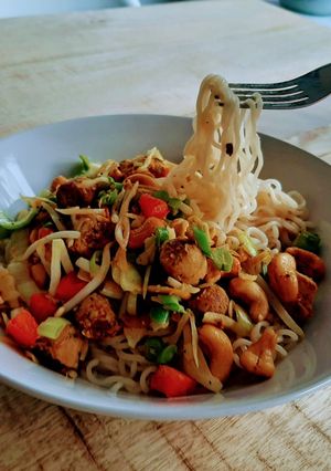 A picture of Quorn sausage stir-fry.