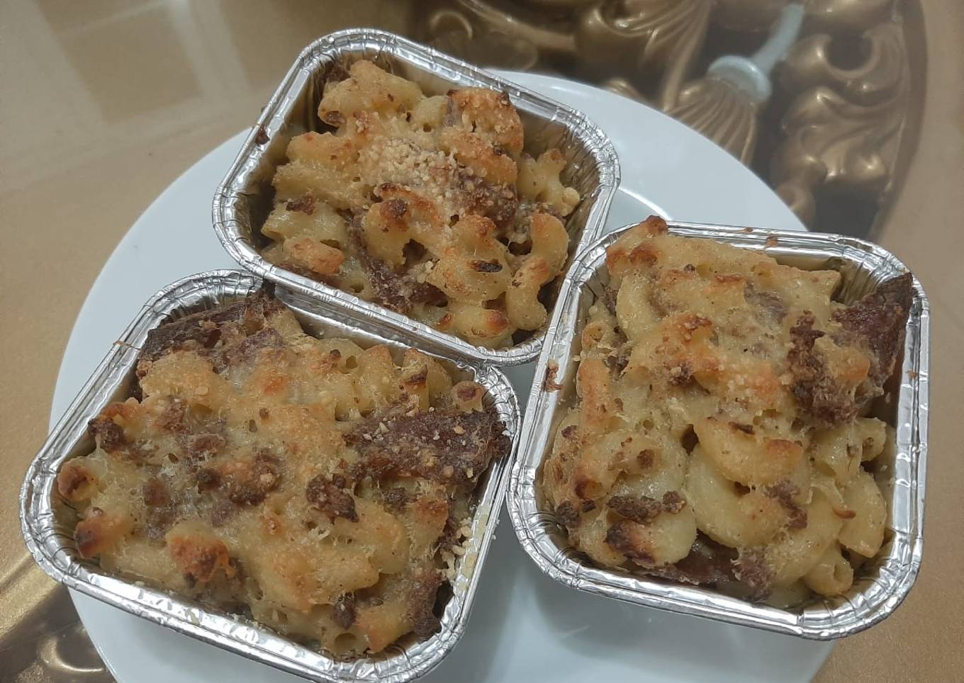 Maccaroni schotel with smoked beef and Brocolli