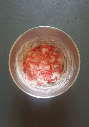 A picture of Raspberry Sauce Eton Mess.