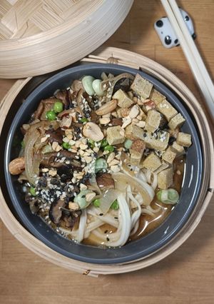 Une photo de 🥢Ramen tofu fumé et petits légumes au bouillon miso