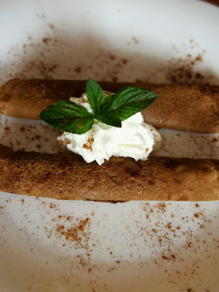 Una foto de Crepes de algarroba con mermelada de plátano