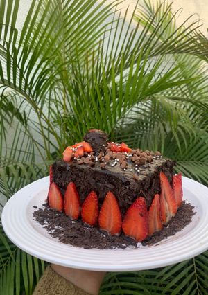 A picture of Choco-overloaded cake.